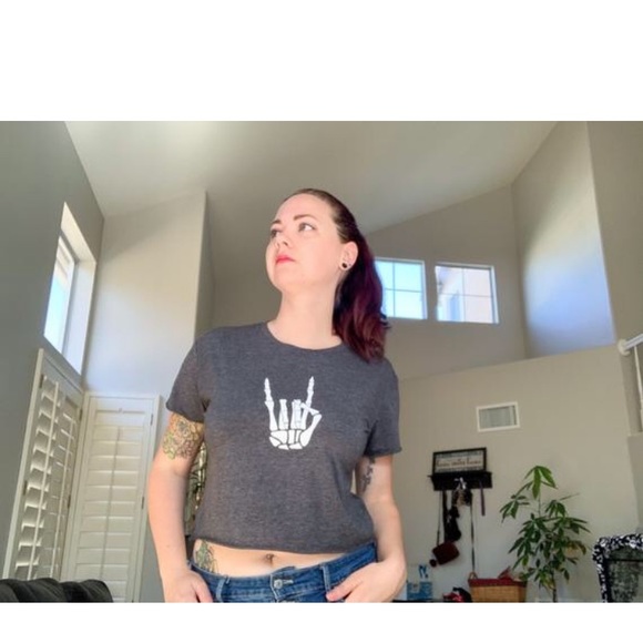 Skeleton rock hand crop top - Picture 2 of 2